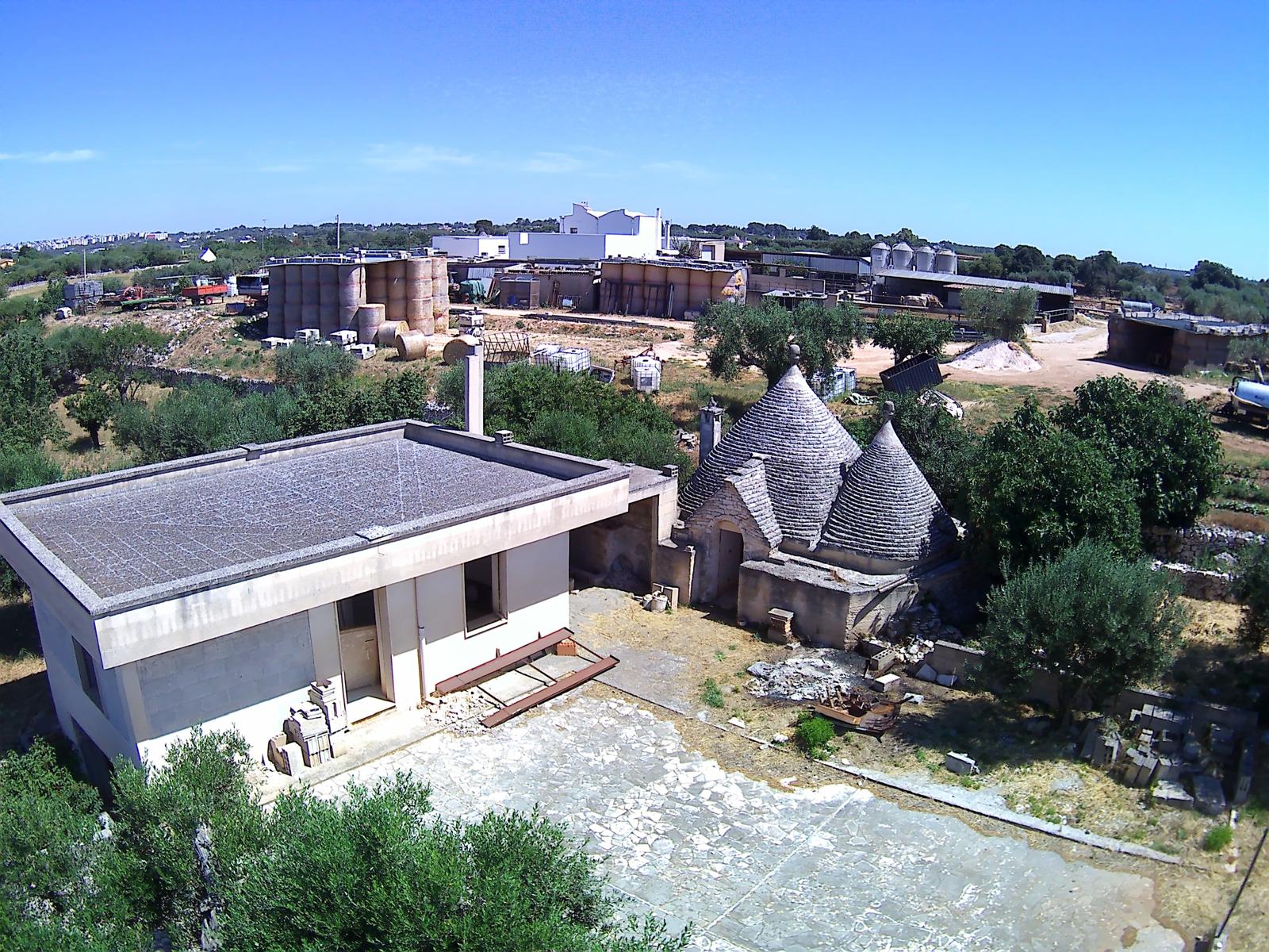 Piccola Villetta In Zona Abitata, 2 Vani e Acc, Trullo, Deposito.